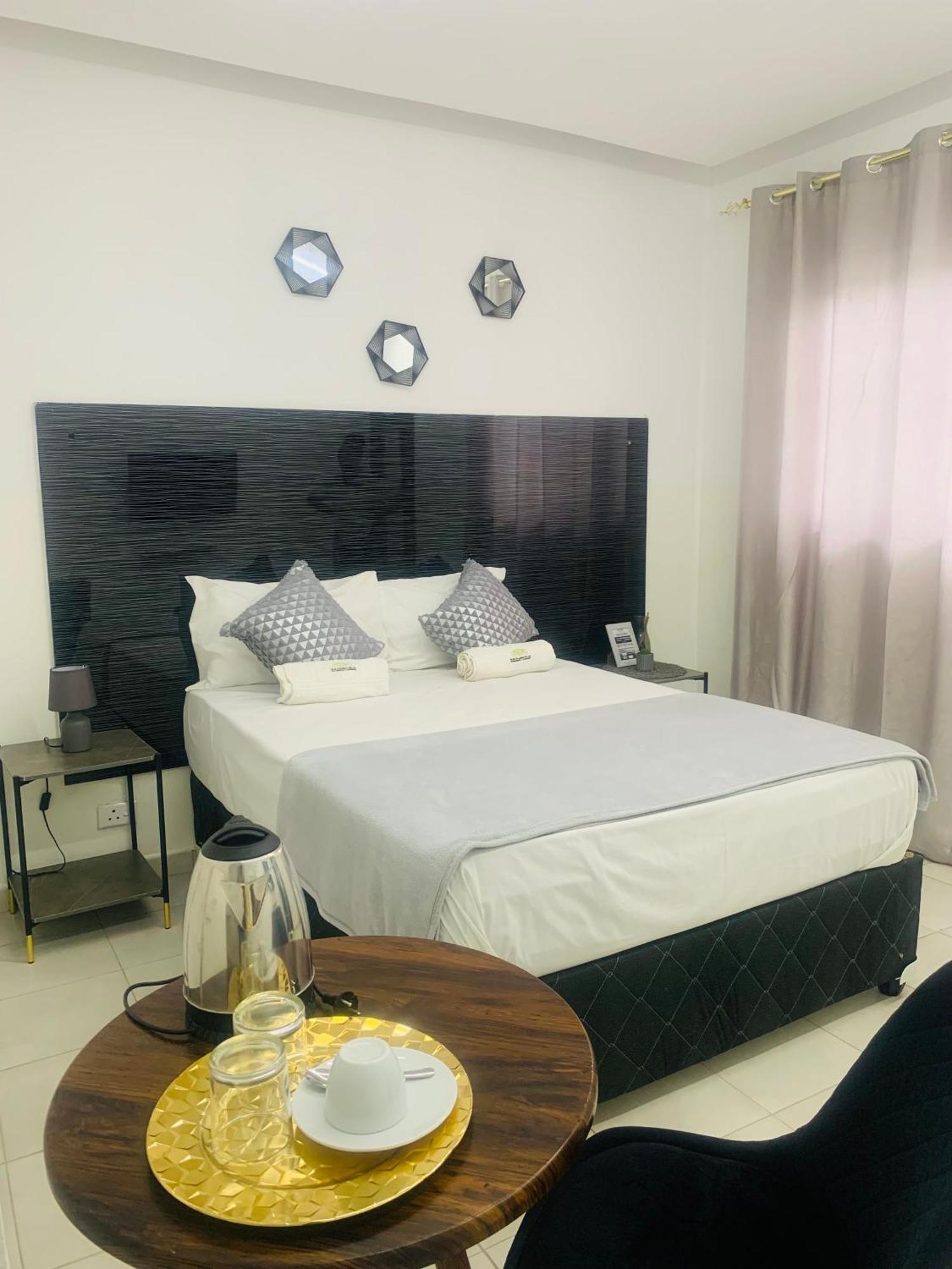 40 40 Accommodation Matola Exterior foto